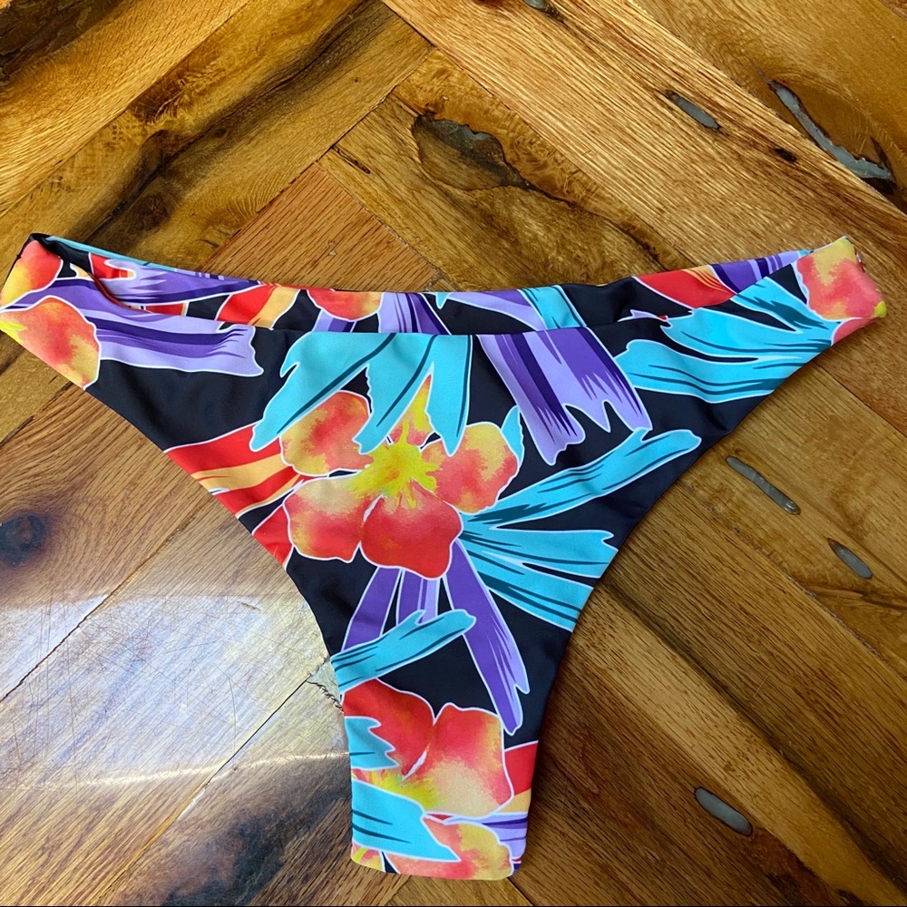 NEW Bikini Hawaiian floral bottoms